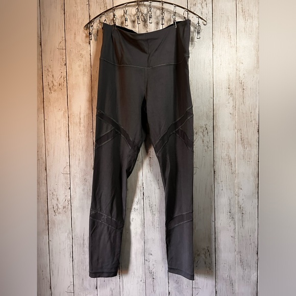 Victoria’s Secret | Sport Leggings Mesh Medium - Picture 3 of 9